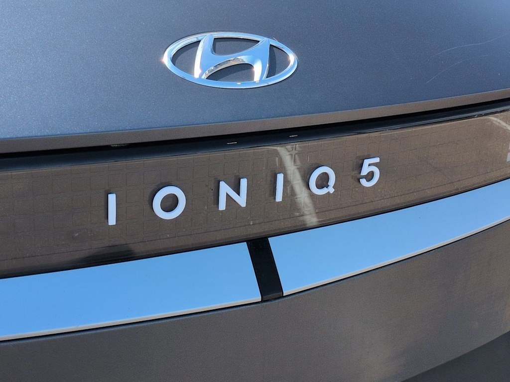 Thumbnail: 2023 Hyundai Ioniq 5 - 24