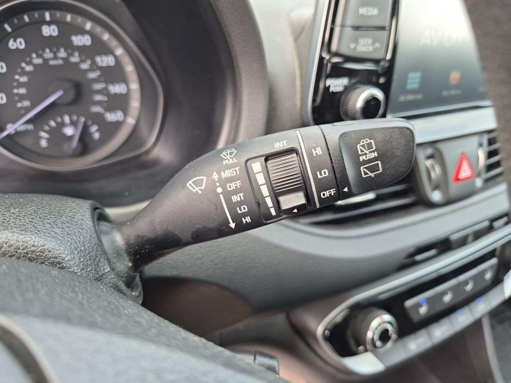Thumbnail: 2018 Hyundai Elantra - 31
