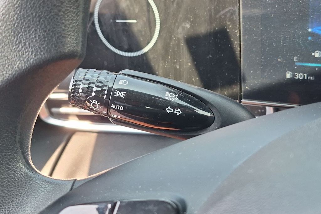 Thumbnail: 2024 Hyundai Elantra - 32