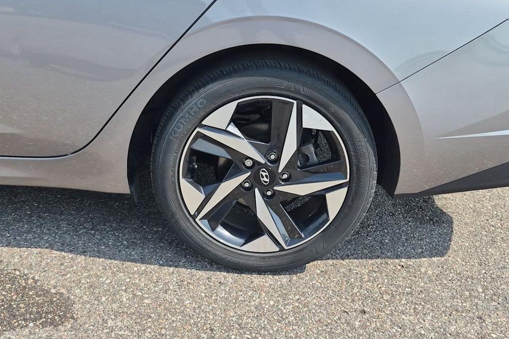 Thumbnail: 2023 Hyundai Elantra - 8