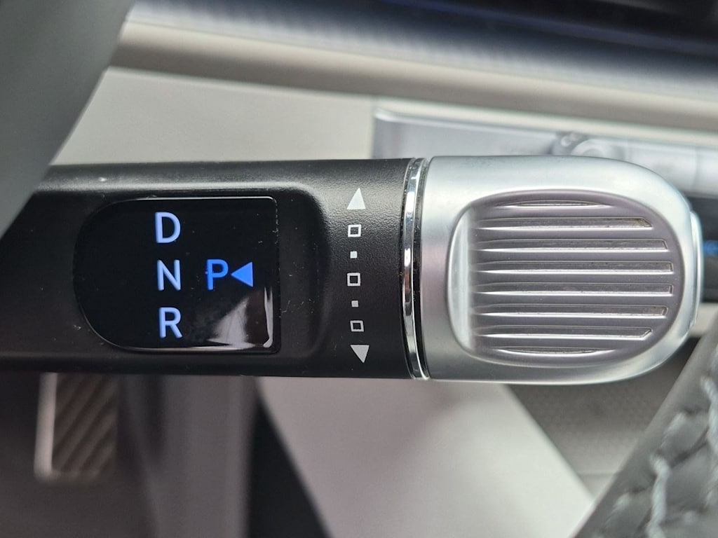 Thumbnail: 2023 Hyundai Ioniq 6 - 25