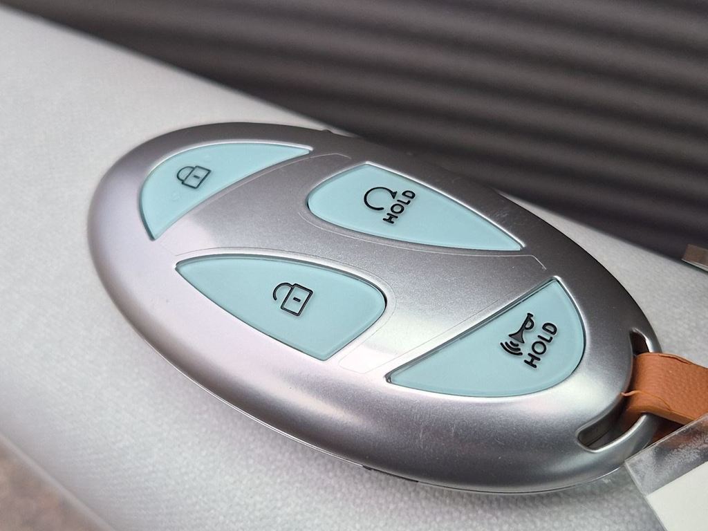 Thumbnail: 2023 Hyundai Ioniq 6 - 27