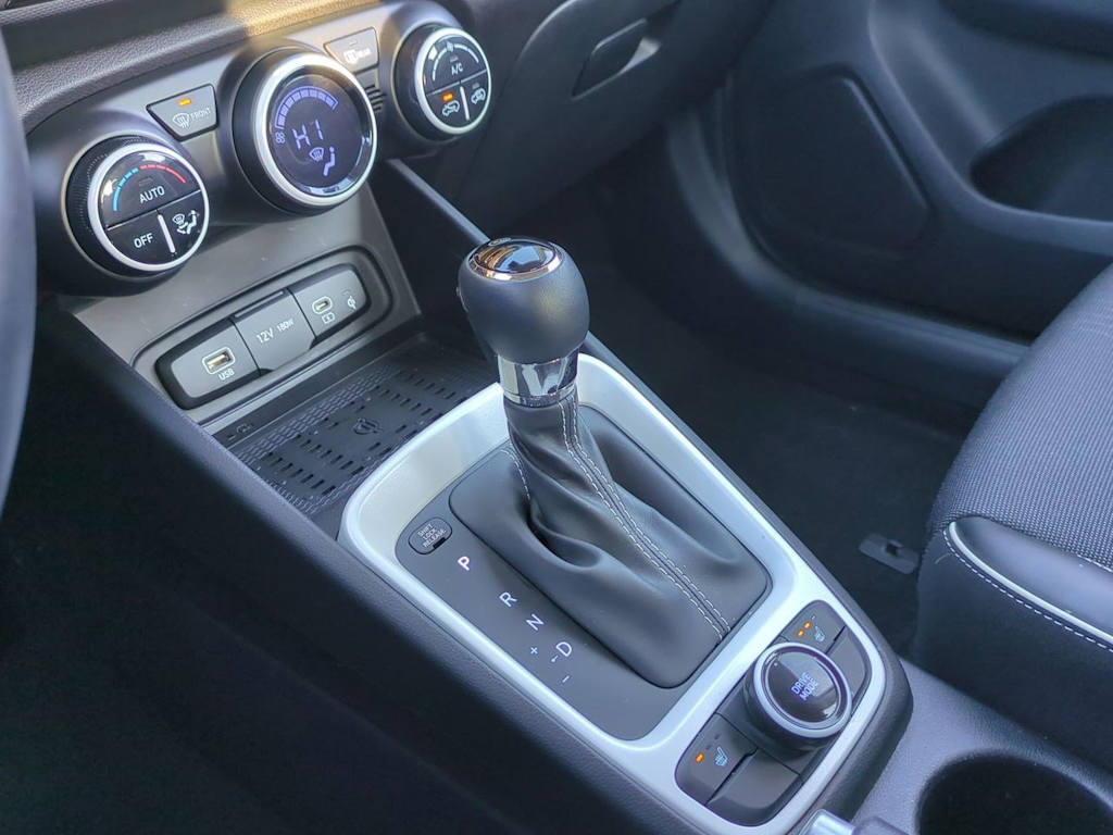 Thumbnail: 2023 Hyundai Venue - 16