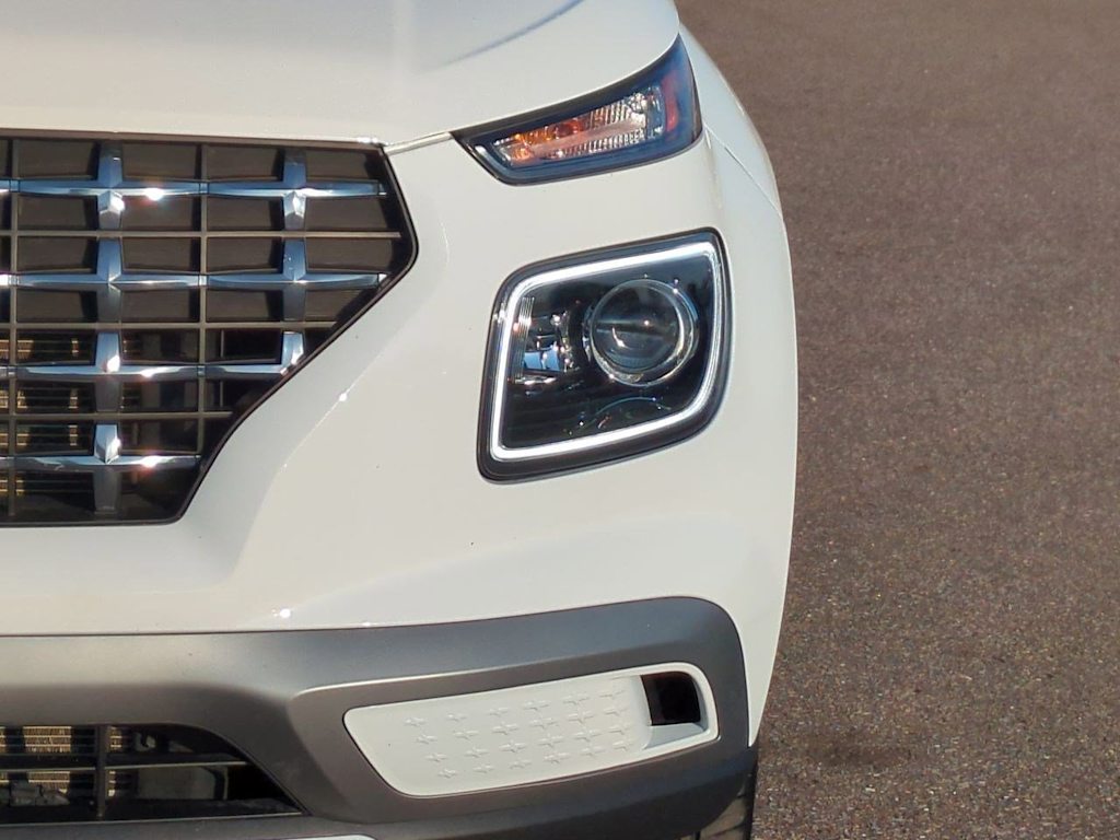 Thumbnail: 2023 Hyundai Venue - 24