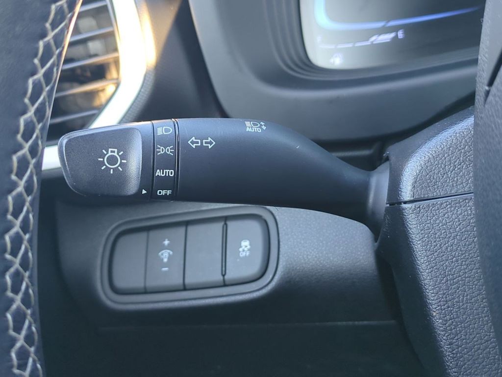 Thumbnail: 2023 Hyundai Venue - 31