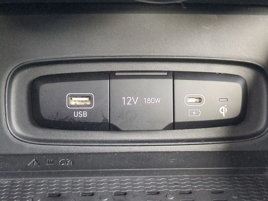 Thumbnail: 2023 Hyundai Venue - 34