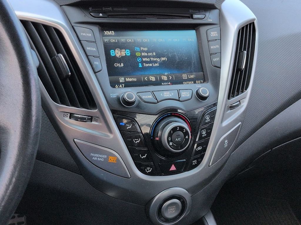 Thumbnail: 2013 Hyundai Veloster - 15