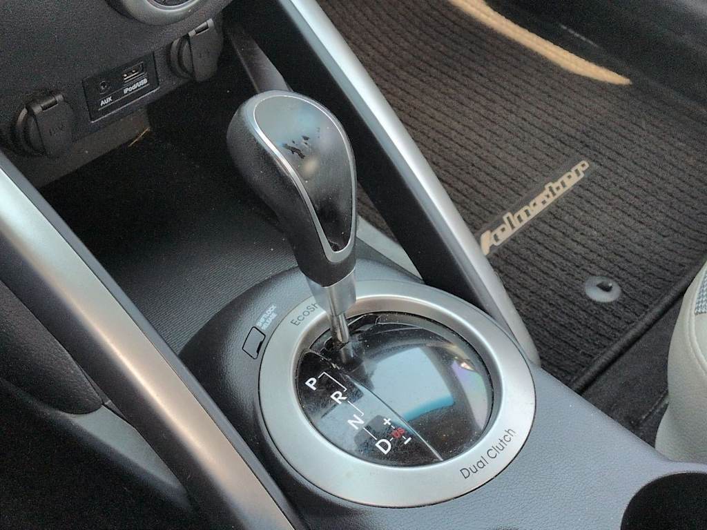 Thumbnail: 2013 Hyundai Veloster - 16