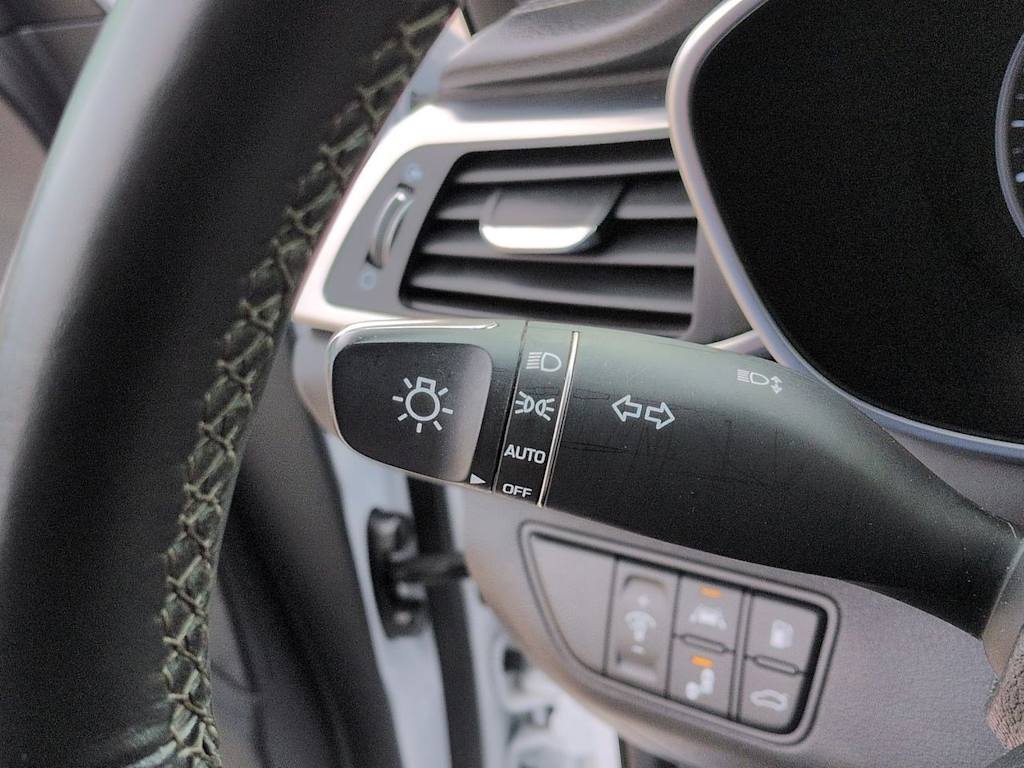Thumbnail: 2019 Genesis G70 - 16