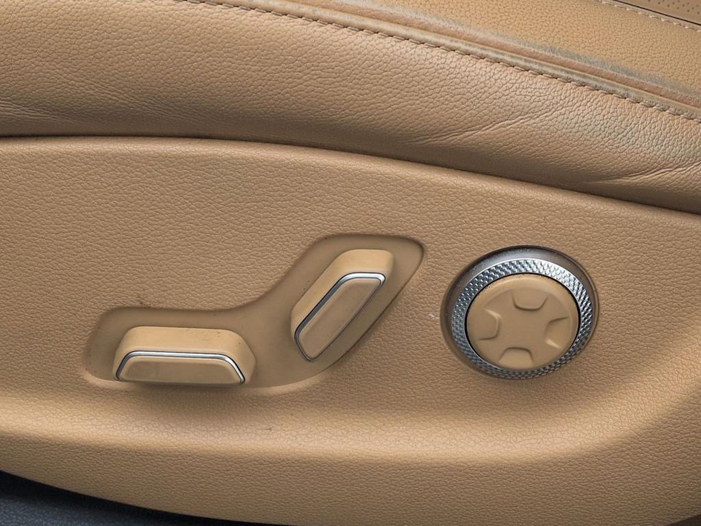 Thumbnail: 2022 Genesis GV80 - 25