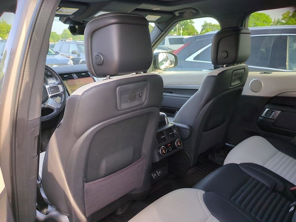Thumbnail: 2023 Land Rover Discovery - 11