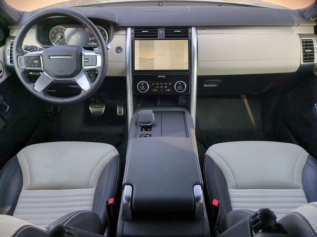 Thumbnail: 2023 Land Rover Discovery - 8