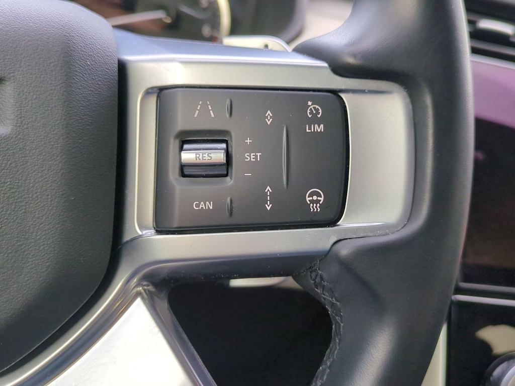 Thumbnail: 2023 Land Rover Discovery - 30