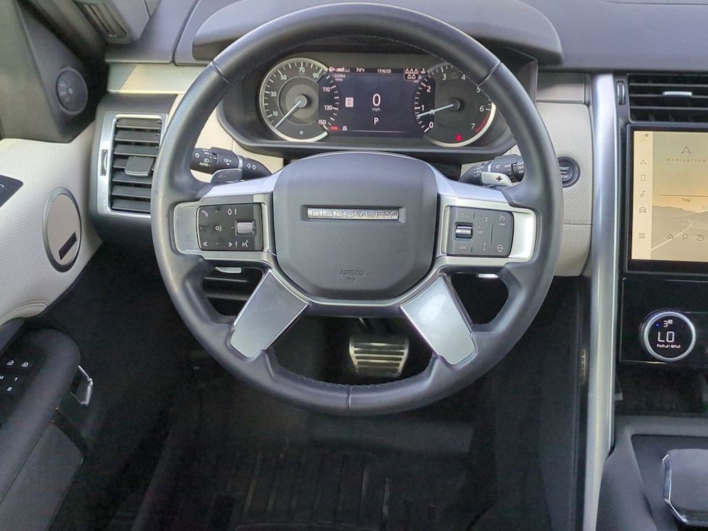 Thumbnail: 2023 Land Rover Discovery - 12