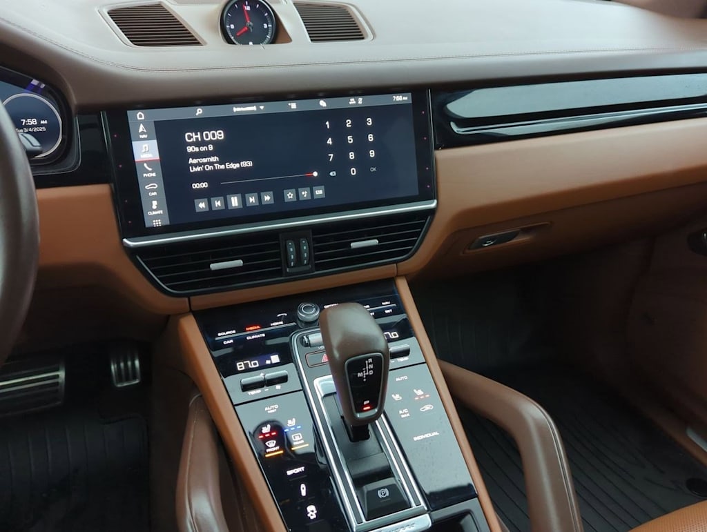 Thumbnail: 2019 Porsche Cayenne - 32