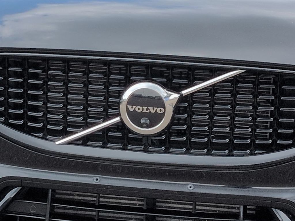 Thumbnail: 2022 Volvo XC60 - 23