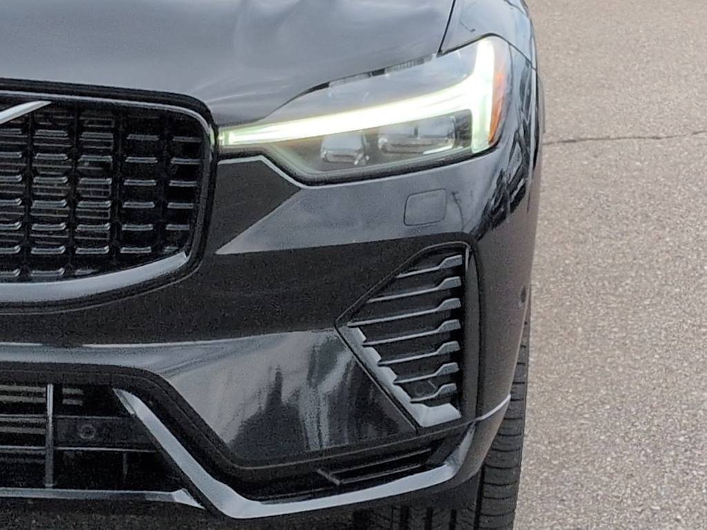 Thumbnail: 2022 Volvo XC60 - 22