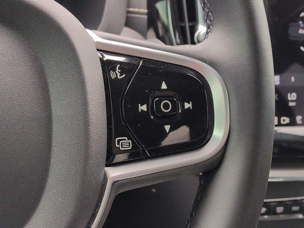 Thumbnail: 2022 Volvo XC60 - 28