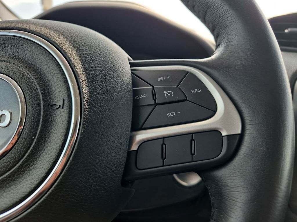 Thumbnail: 2018 Jeep Renegade - 30