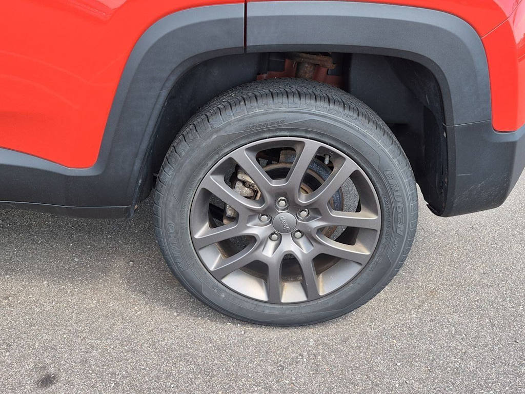 Thumbnail: 2016 Jeep Renegade - 8