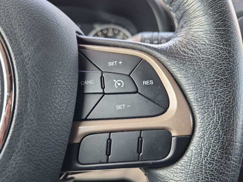 Thumbnail: 2016 Jeep Renegade - 30