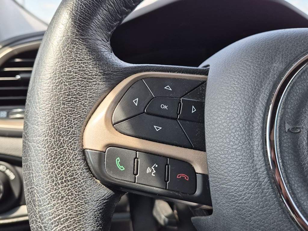 Thumbnail: 2016 Jeep Renegade - 29