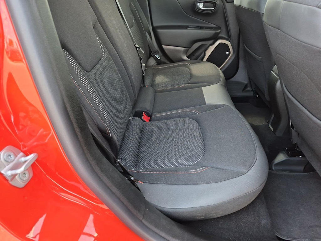 Thumbnail: 2016 Jeep Renegade - 28
