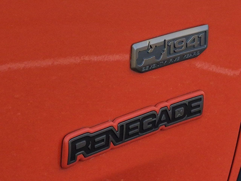 Thumbnail: 2016 Jeep Renegade - 25