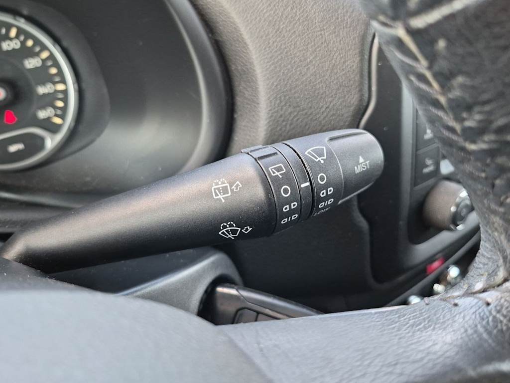 Thumbnail: 2016 Jeep Renegade - 31