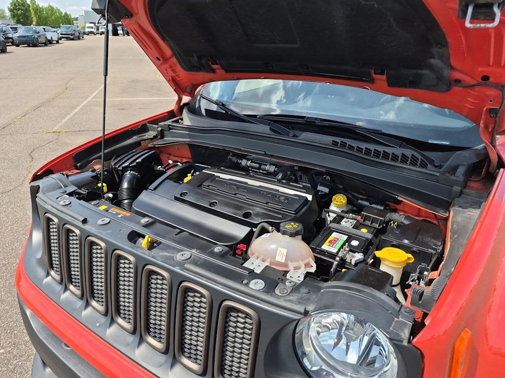 Thumbnail: 2016 Jeep Renegade - 9