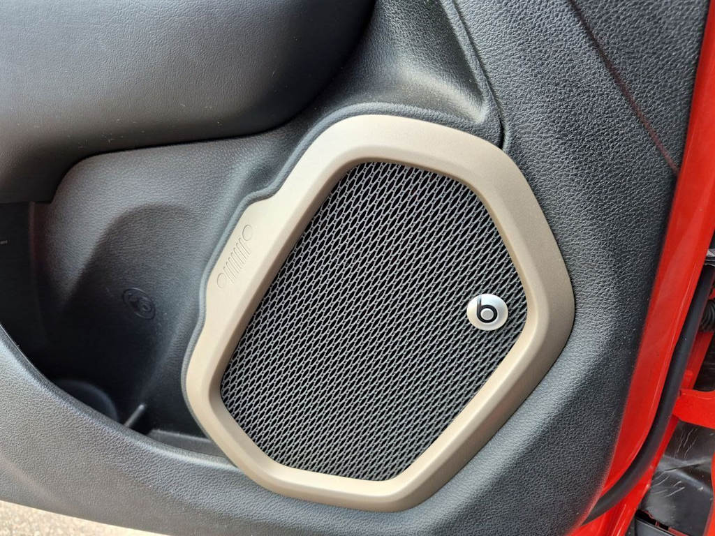 Thumbnail: 2016 Jeep Renegade - 34