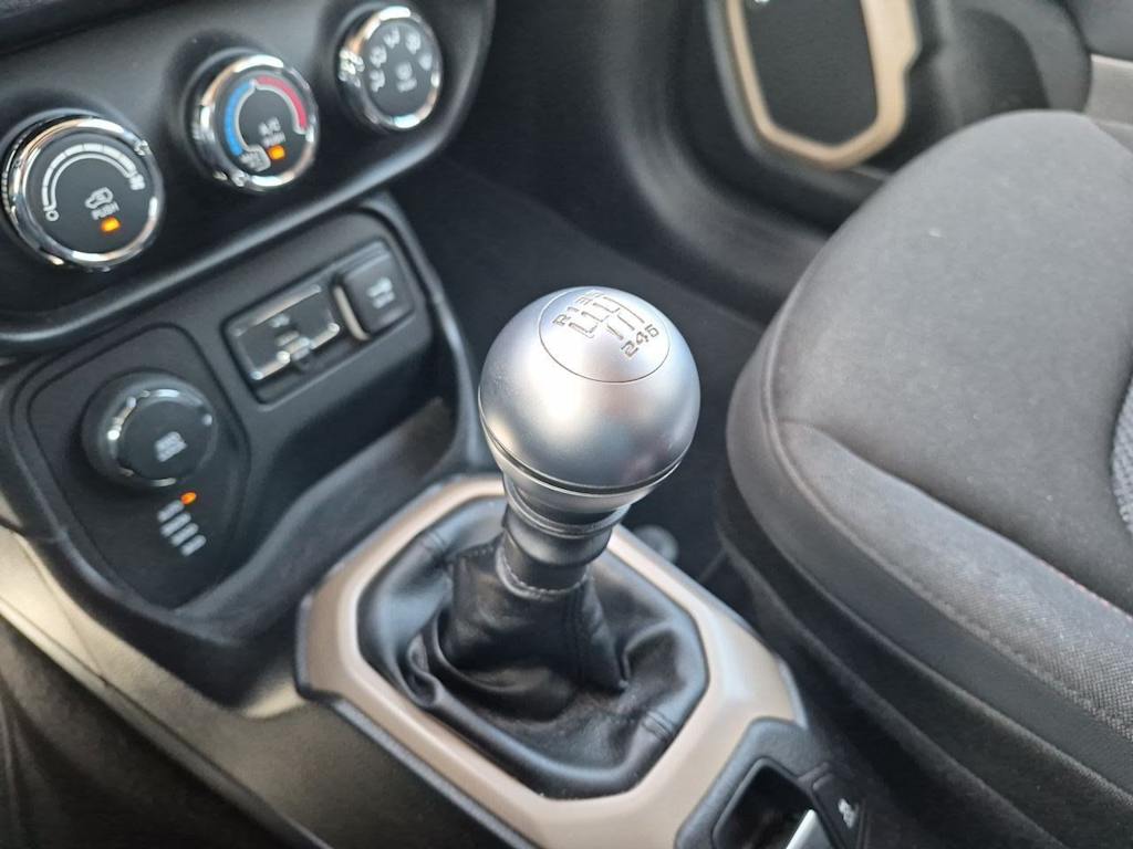 Thumbnail: 2016 Jeep Renegade - 16