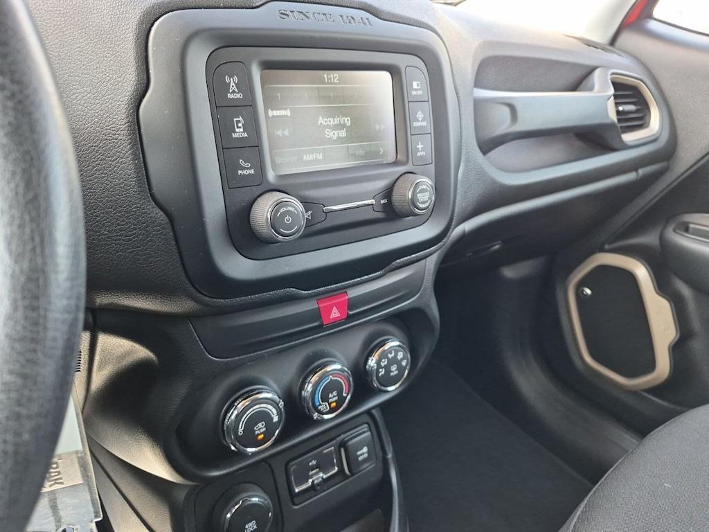Thumbnail: 2016 Jeep Renegade - 15