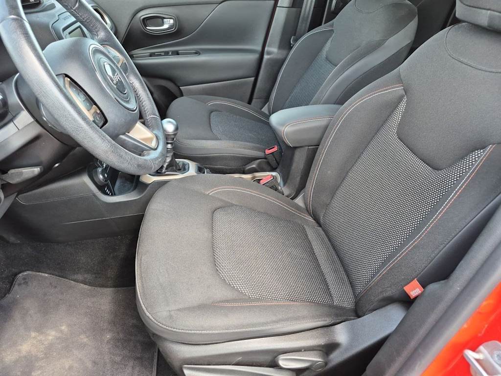 Thumbnail: 2016 Jeep Renegade - 11