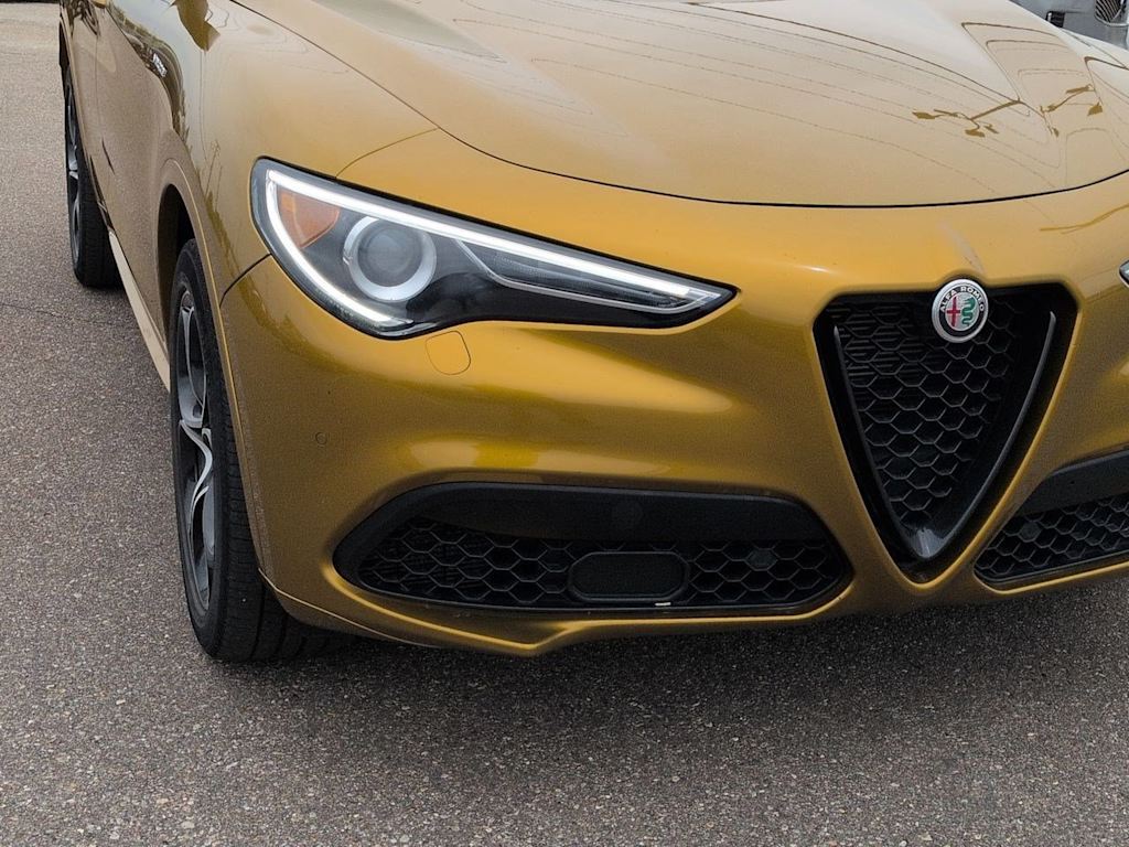 Thumbnail: 2023 Alfa Romeo Stelvio - 23