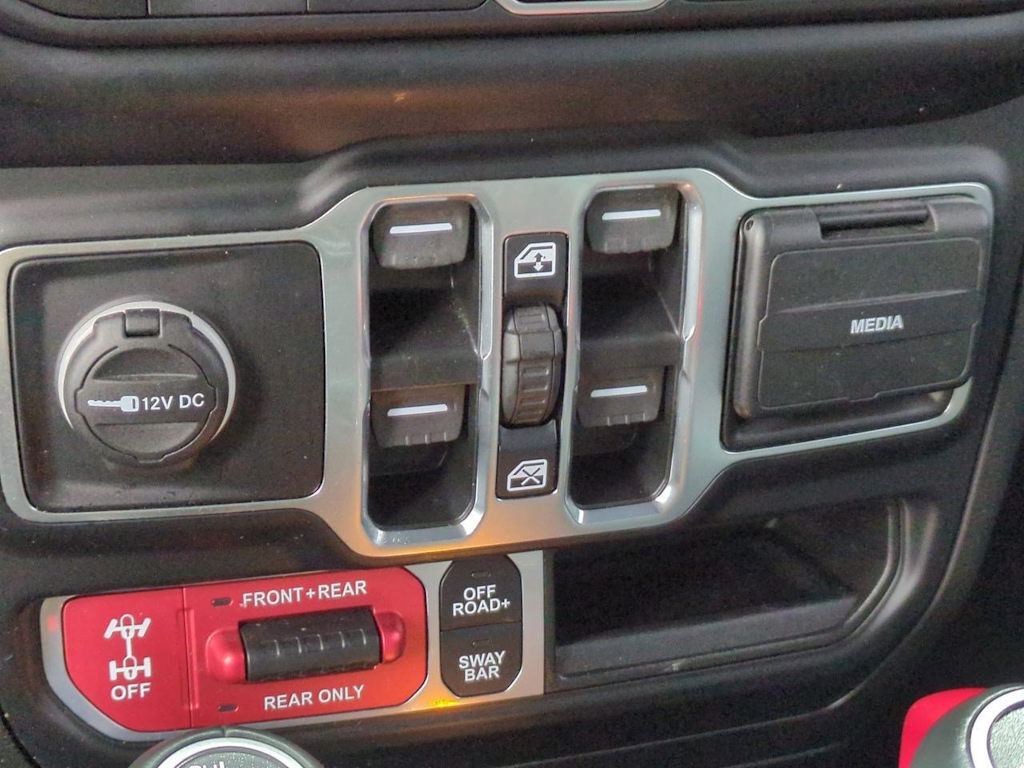 Thumbnail: 2021 Jeep Wrangler - 34