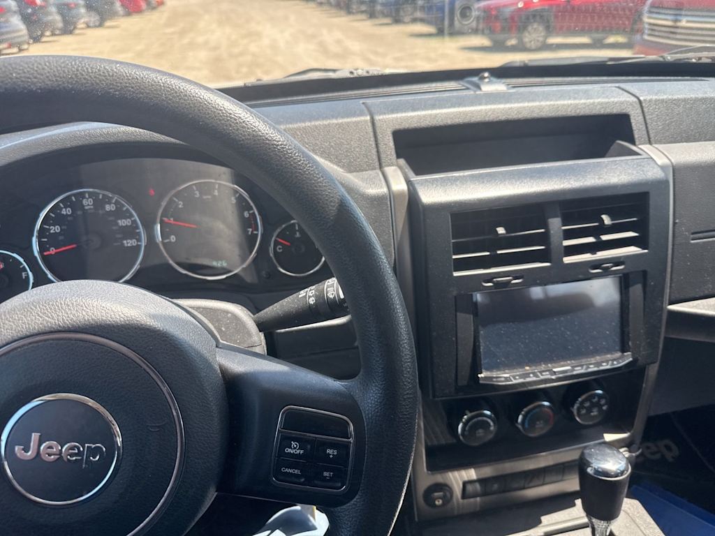 Thumbnail: 2012 Jeep Liberty - 20