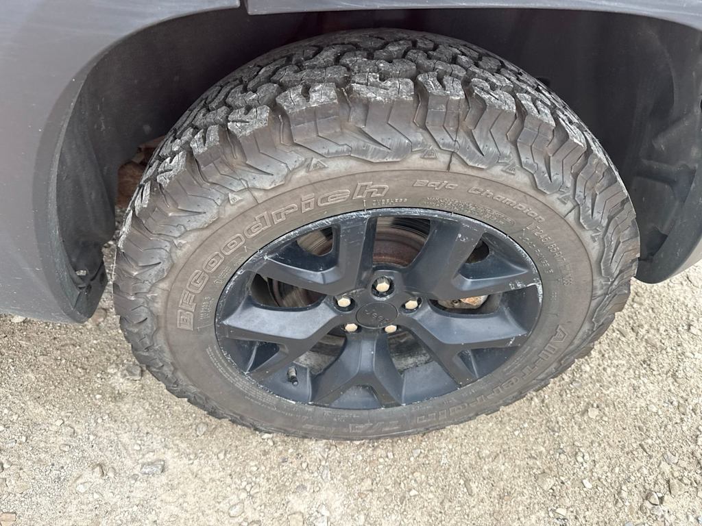 Thumbnail: 2015 Jeep Cherokee - 15