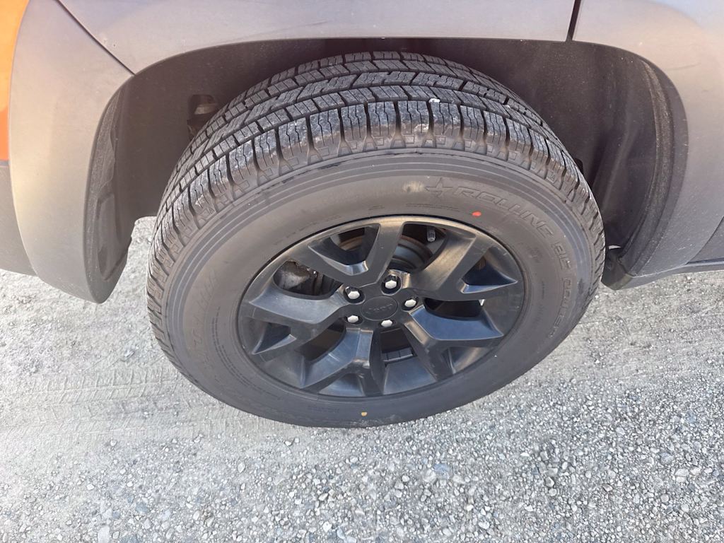 Thumbnail: 2015 Jeep Cherokee - 18
