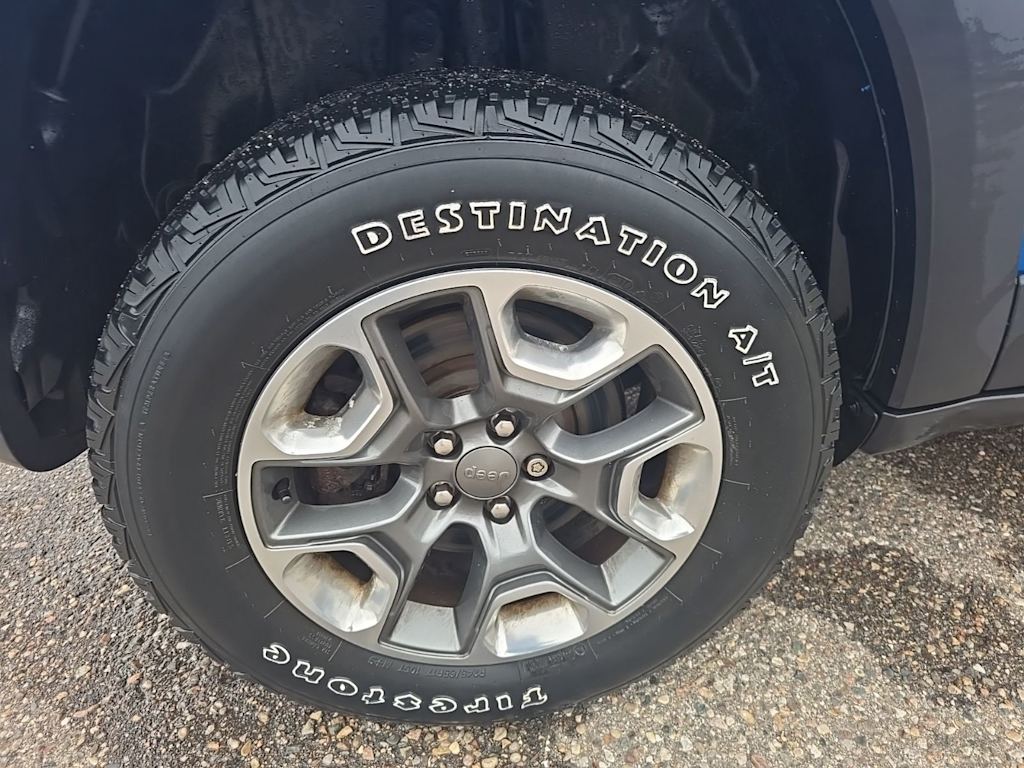 Thumbnail: 2019 Jeep Cherokee - 6