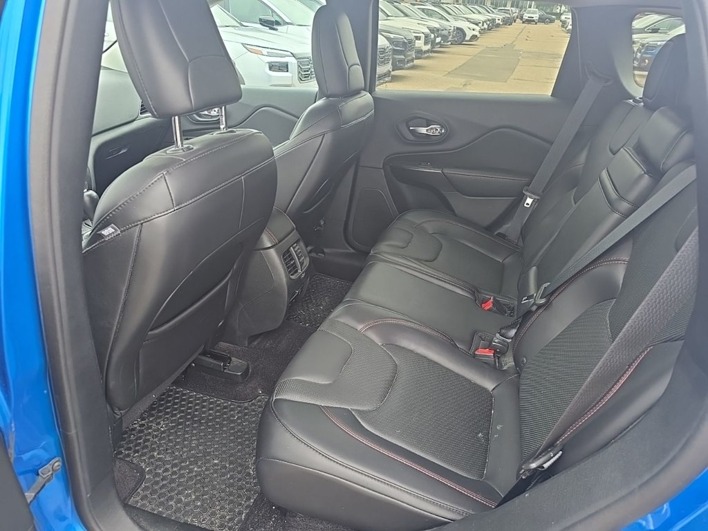 Thumbnail: 2019 Jeep Cherokee - 8