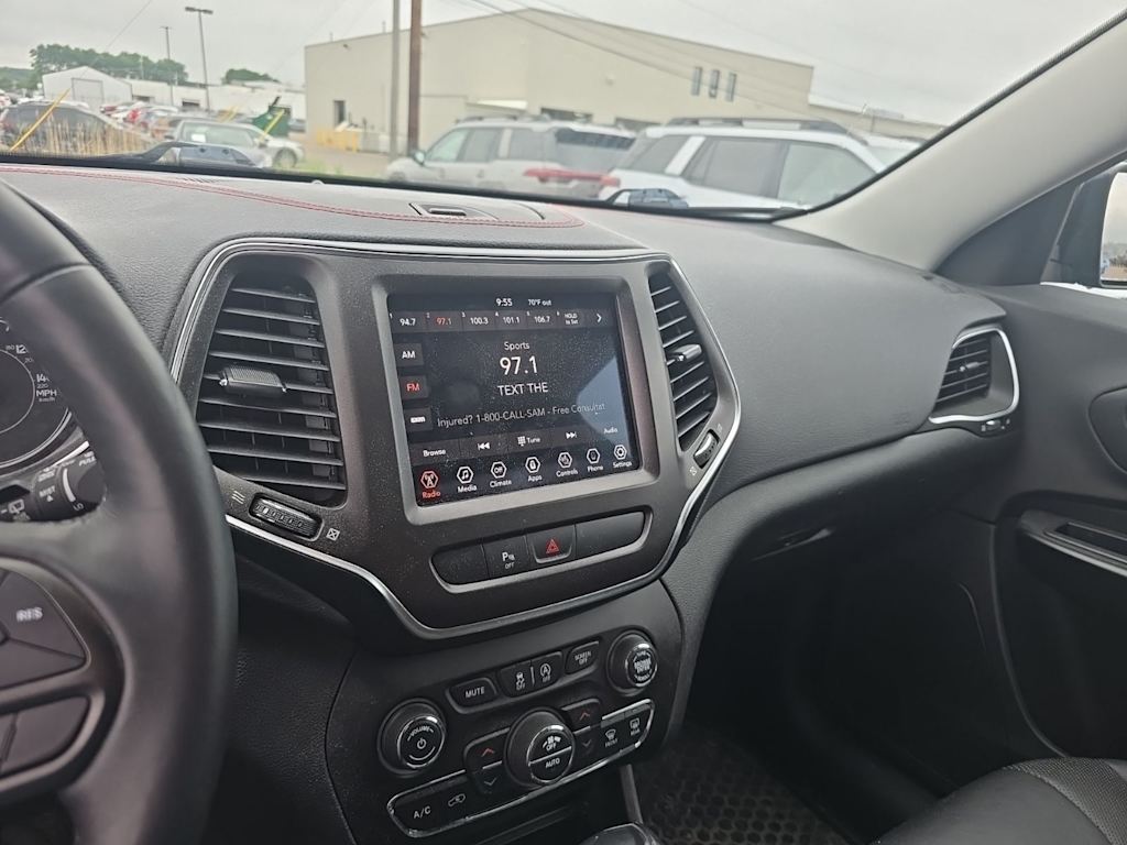 Thumbnail: 2019 Jeep Cherokee - 9