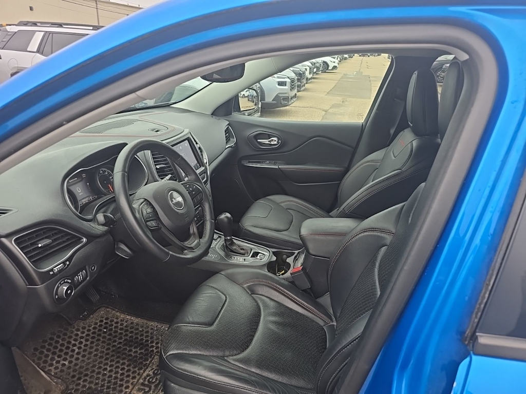 Thumbnail: 2019 Jeep Cherokee - 7