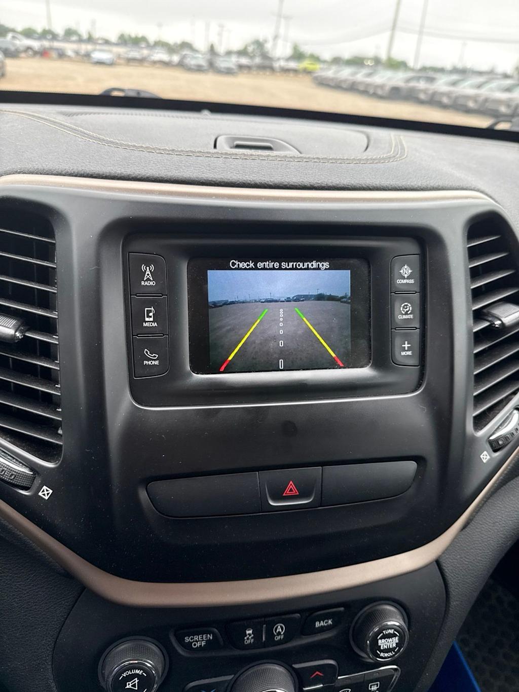 Thumbnail: 2016 Jeep Cherokee - 11