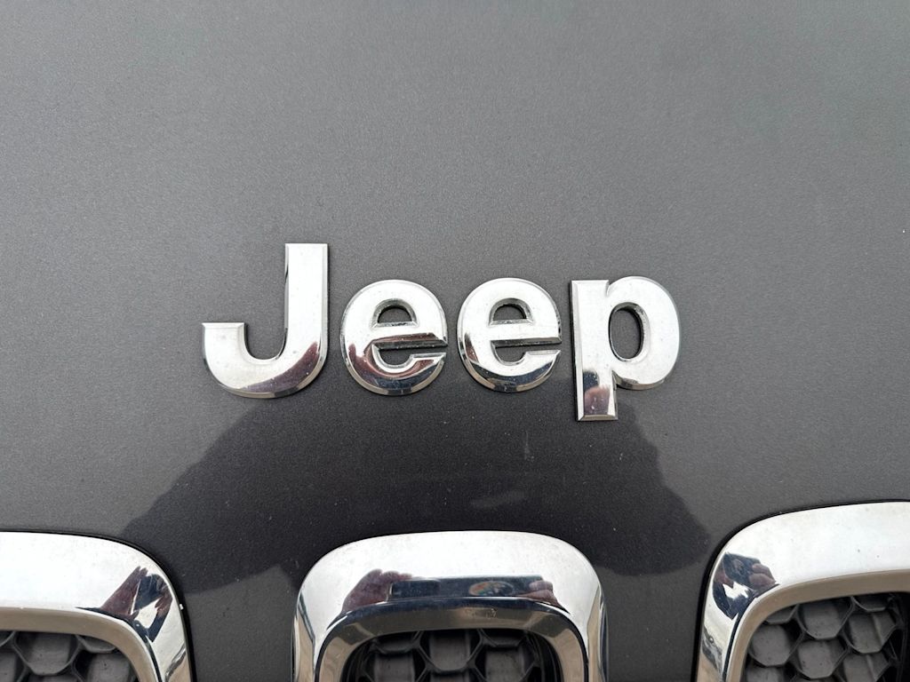 Thumbnail: 2016 Jeep Cherokee - 7