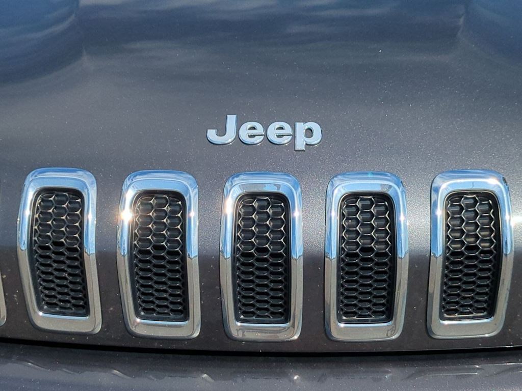 Thumbnail: 2016 Jeep Cherokee - 19