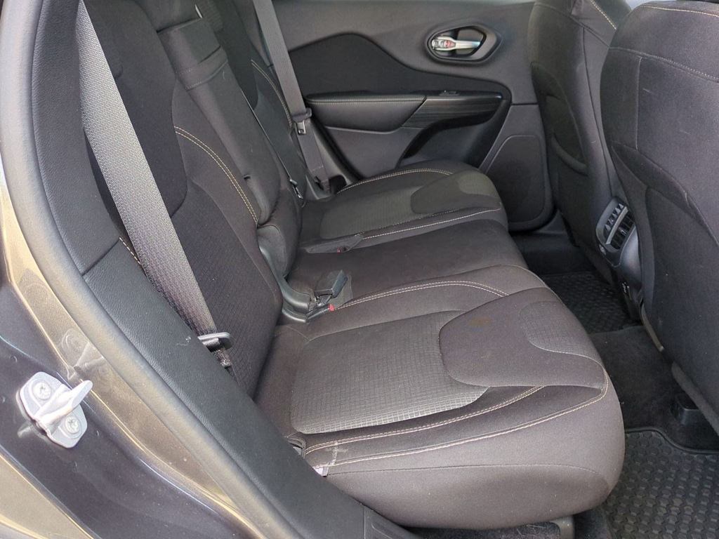 Thumbnail: 2016 Jeep Cherokee - 25