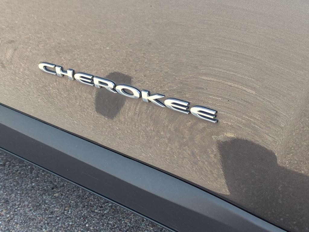 Thumbnail: 2016 Jeep Cherokee - 7