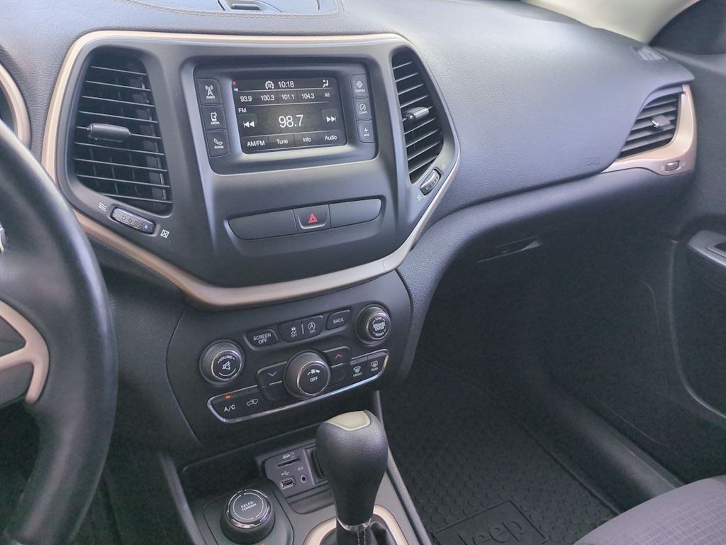Thumbnail: 2016 Jeep Cherokee - 14