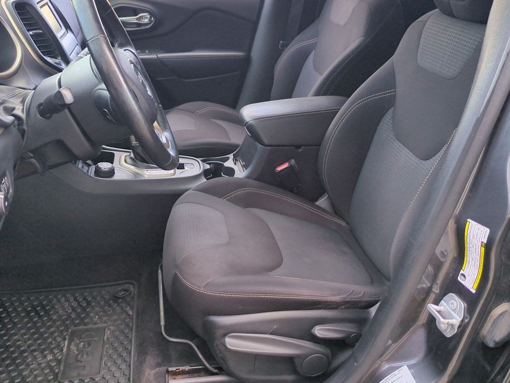 Thumbnail: 2016 Jeep Cherokee - 10